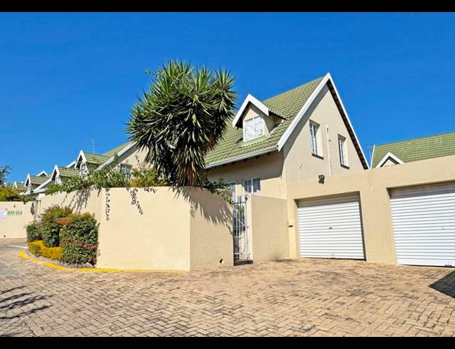 3 BEDROOM TOWNHOUSE FOR SALE IN SONNEGLANS